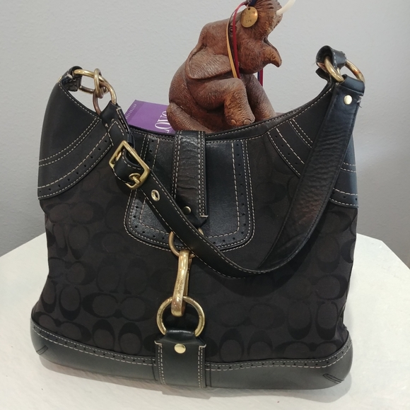 Coach Handbags - Coach Hamptons bag with brass clip